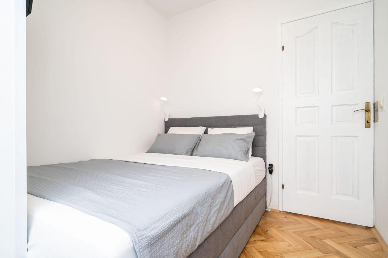 Apartman Knego With Parking Dubrovnik Eksteriør billede