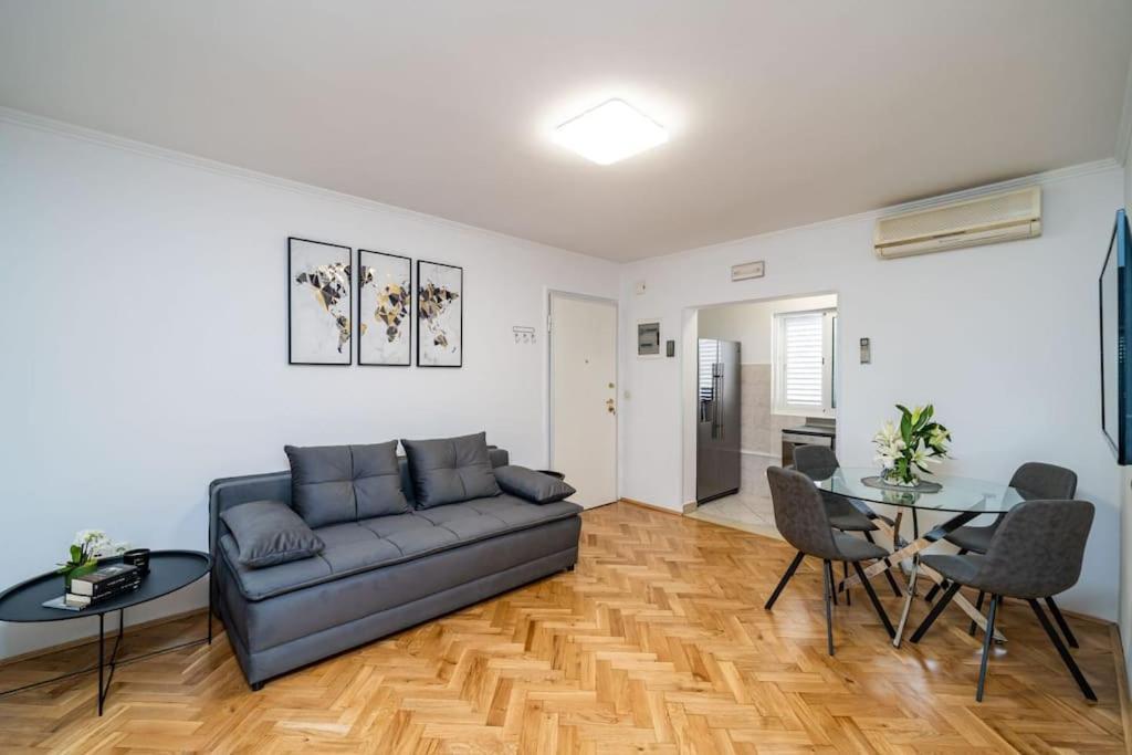 Apartman Knego With Parking Dubrovnik Eksteriør billede