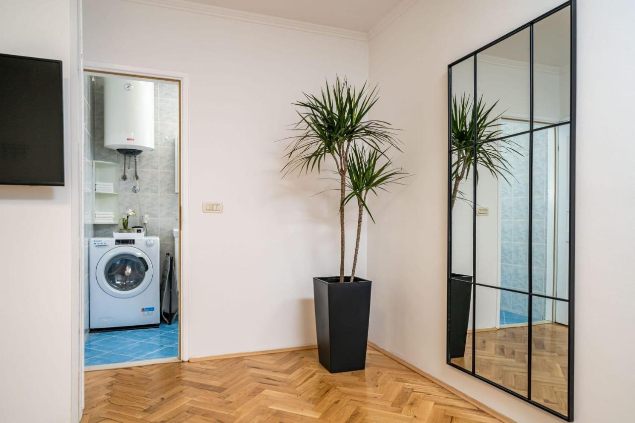 Apartman Knego With Parking Dubrovnik Eksteriør billede