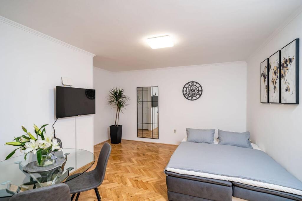 Apartman Knego With Parking Dubrovnik Eksteriør billede