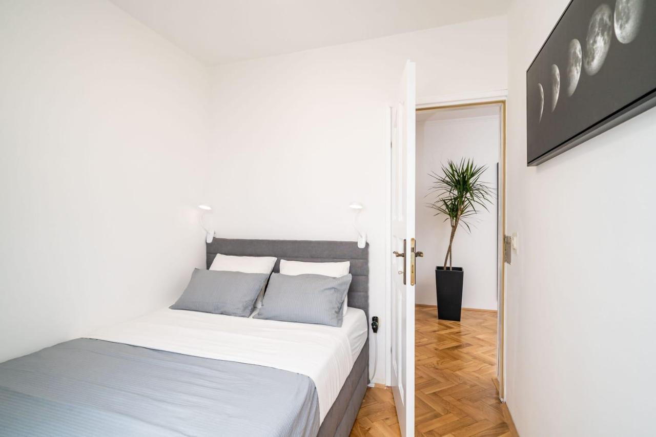Apartman Knego With Parking Dubrovnik Eksteriør billede