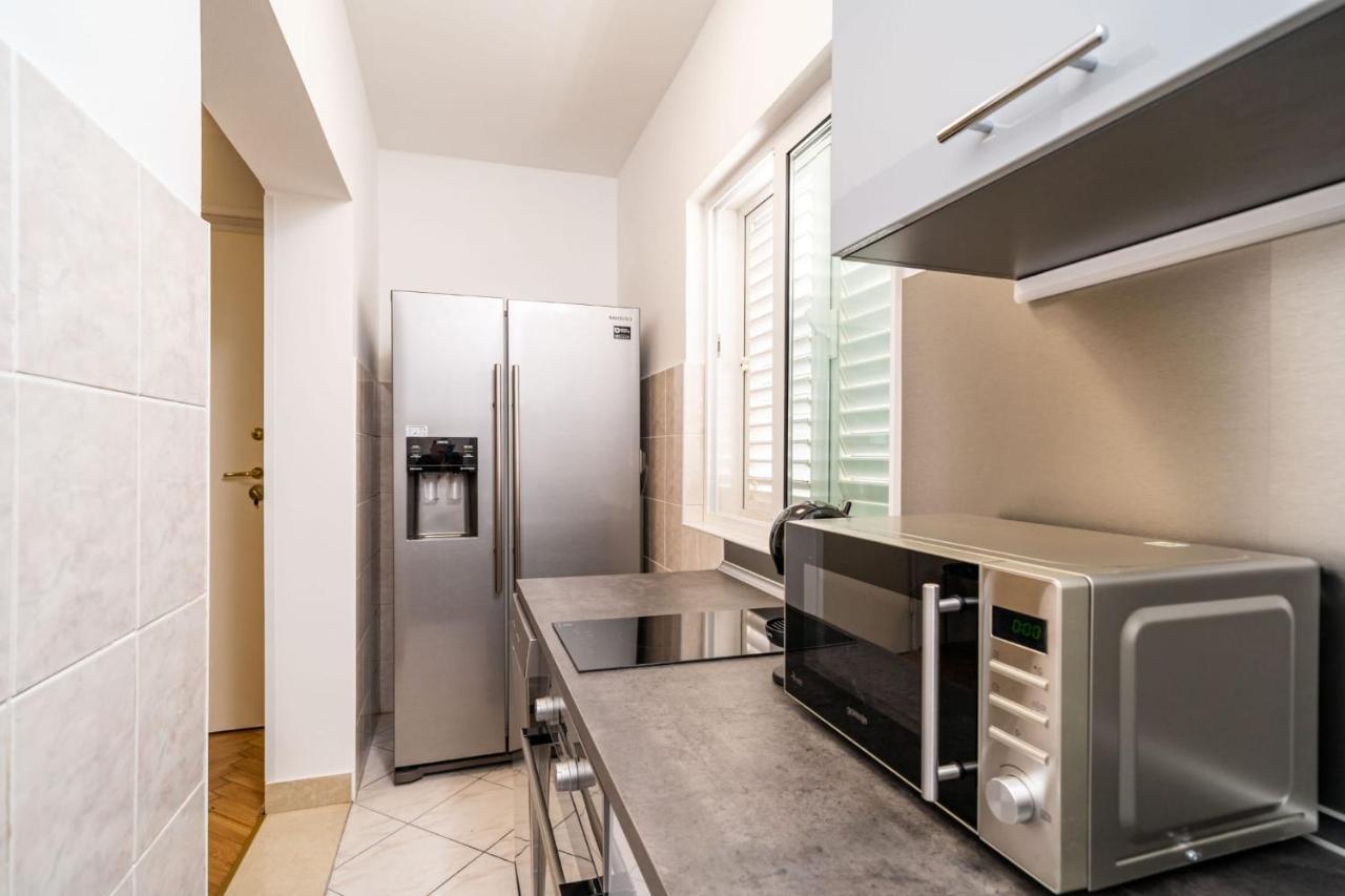 Apartman Knego With Parking Dubrovnik Eksteriør billede
