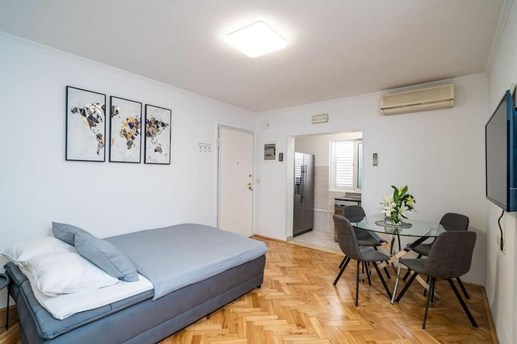 Apartman Knego With Parking Dubrovnik Eksteriør billede